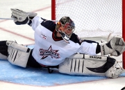 熊猫体育app-赛道上的血脉压制，红牛车队碾压二队，阿隆索惊艳四座